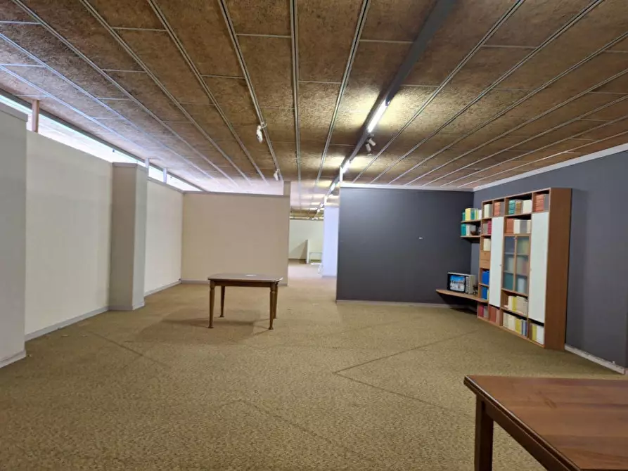 Immagine 11 di Negozio in vendita  in Strada Provinciale, N. 229 a Caltignaga