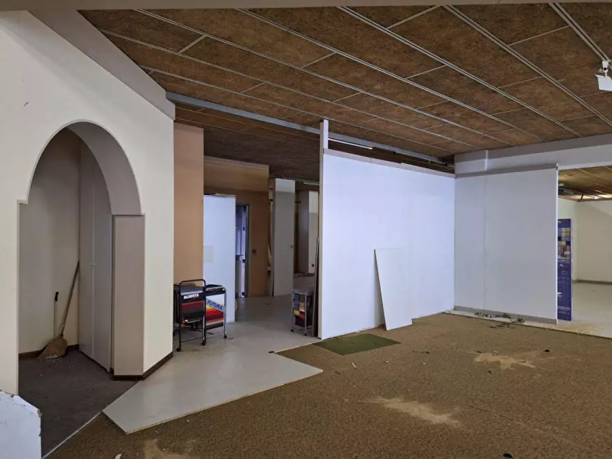 Immagine 12 di Negozio in vendita  in Strada Provinciale, N. 229 a Caltignaga