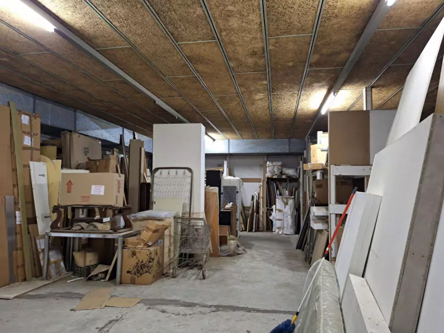 Immagine 27 di Negozio in vendita  in Strada Provinciale, N. 229 a Caltignaga