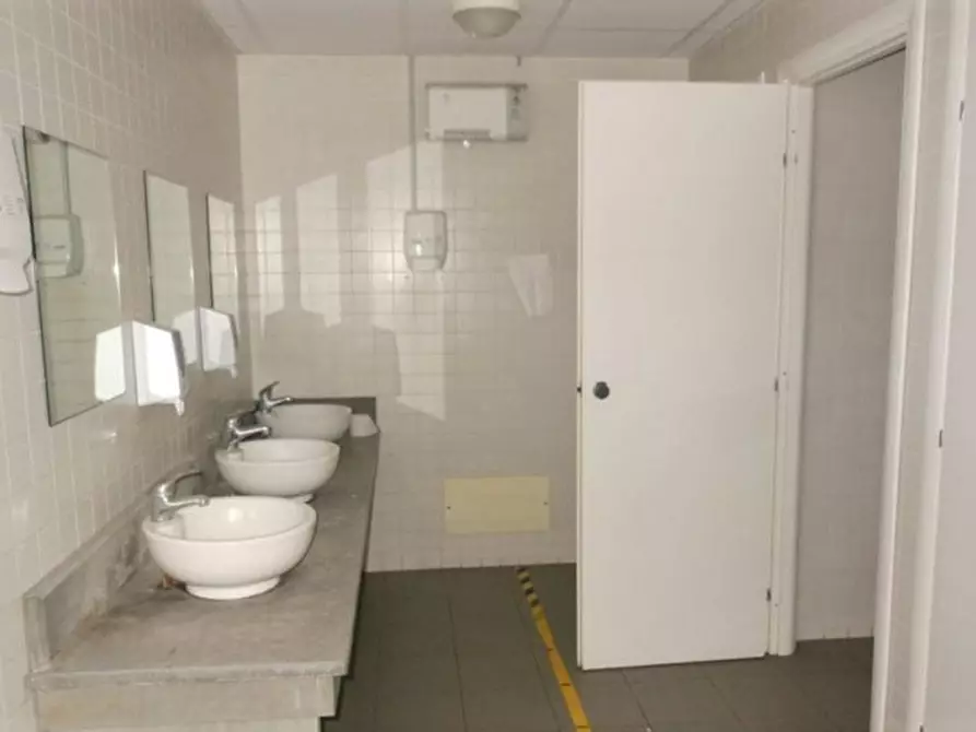 Immagine 14 di Ufficio in vendita  in Strada Provinciale 231, N. snc a Modugno