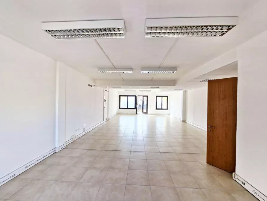 Immagine 2 di Ufficio in vendita  in Via Roma, N. 1 a Olbia