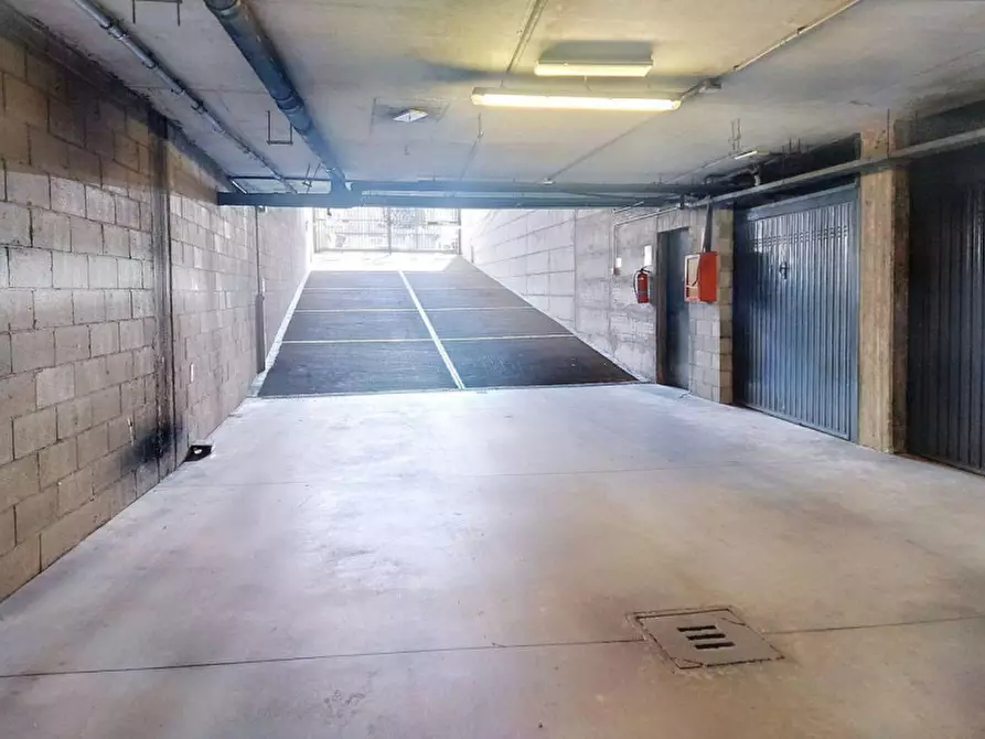 Immagine 4 di Posto auto in vendita  in Via Rossini, N. 66/B a Legnano