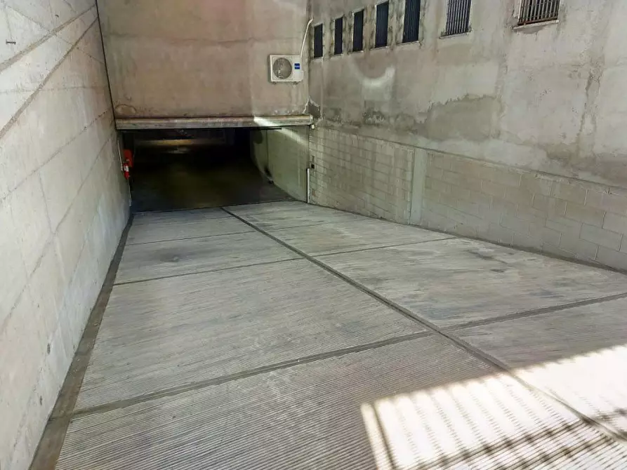 Immagine 5 di Posto auto in vendita  in Via Rossini, N. 66/B a Legnano