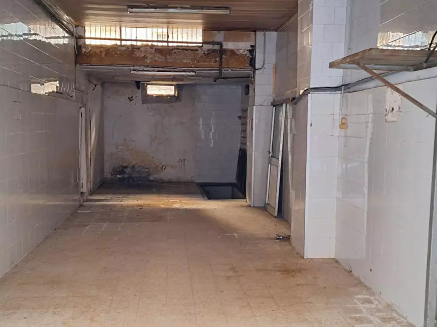 Immagine 3 di Magazzino in vendita  in Via Nizza, N. 34 e 36A a Bari