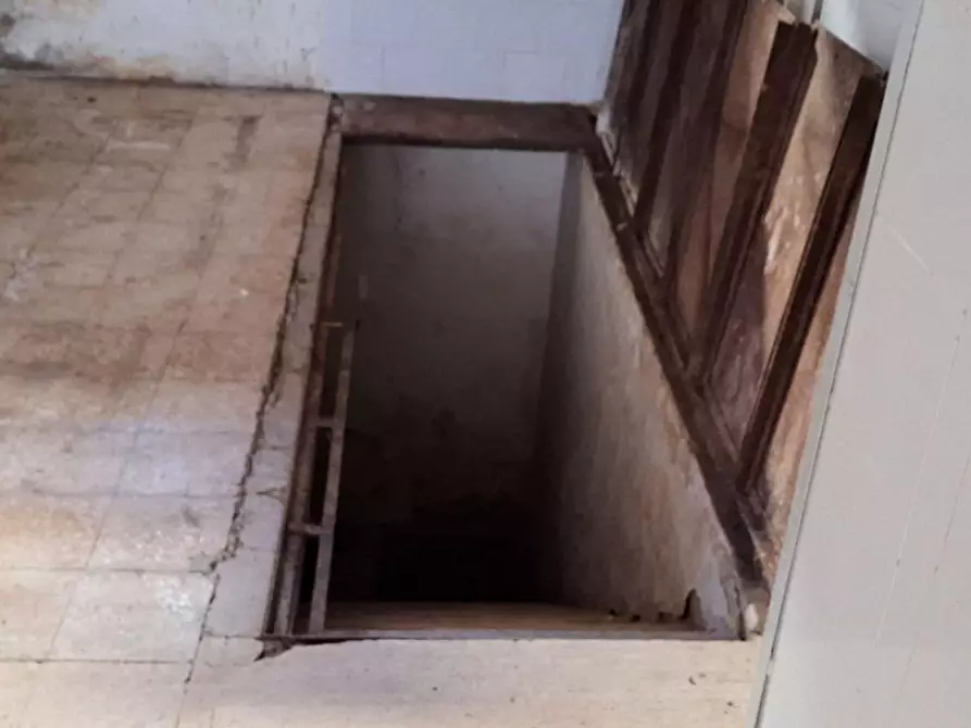 Immagine 4 di Magazzino in vendita  in Via Nizza, N. 34 e 36A a Bari