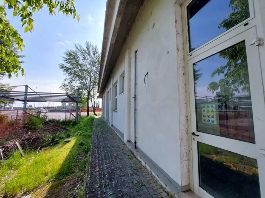 Immagine 5 di Attività commerciale in vendita  in Via Passo Lombardo, N. 1 a Cremona