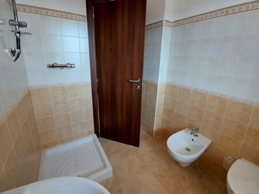 Immagine 8 di Ufficio in vendita  in Via Indipendenza, N. 47 a Sant'egidio Alla Vibrata