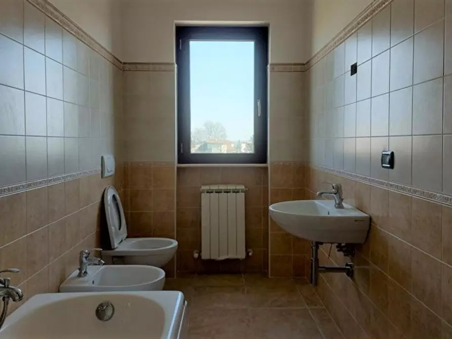 Immagine 9 di Ufficio in vendita  in Via Indipendenza, N. 47 a Sant'egidio Alla Vibrata