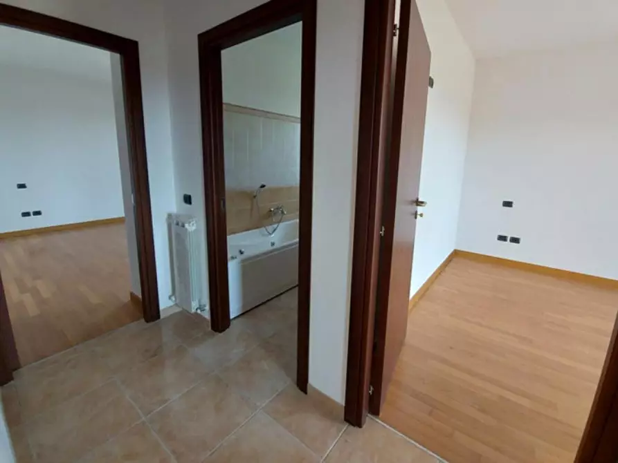 Immagine 10 di Ufficio in vendita  in Via Indipendenza, N. 47 a Sant'egidio Alla Vibrata