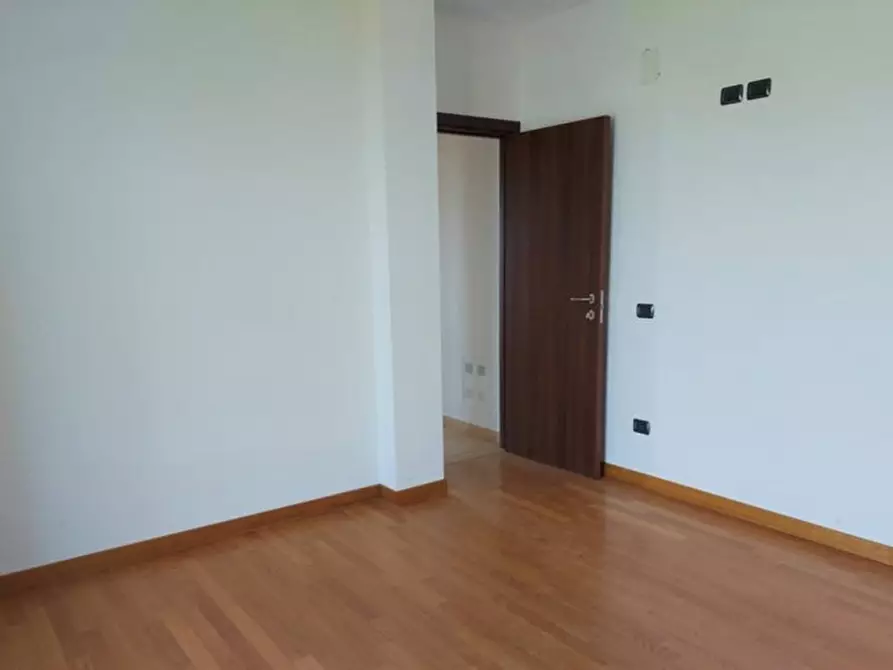 Immagine 11 di Ufficio in vendita  in Via Indipendenza, N. 47 a Sant'egidio Alla Vibrata