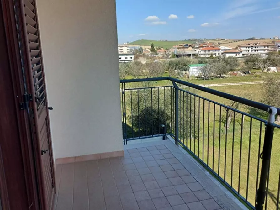 Immagine 12 di Ufficio in vendita  in Via Indipendenza, N. 47 a Sant'egidio Alla Vibrata