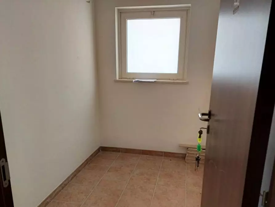 Immagine 15 di Ufficio in vendita  in Via Indipendenza, N. 47 a Sant'egidio Alla Vibrata