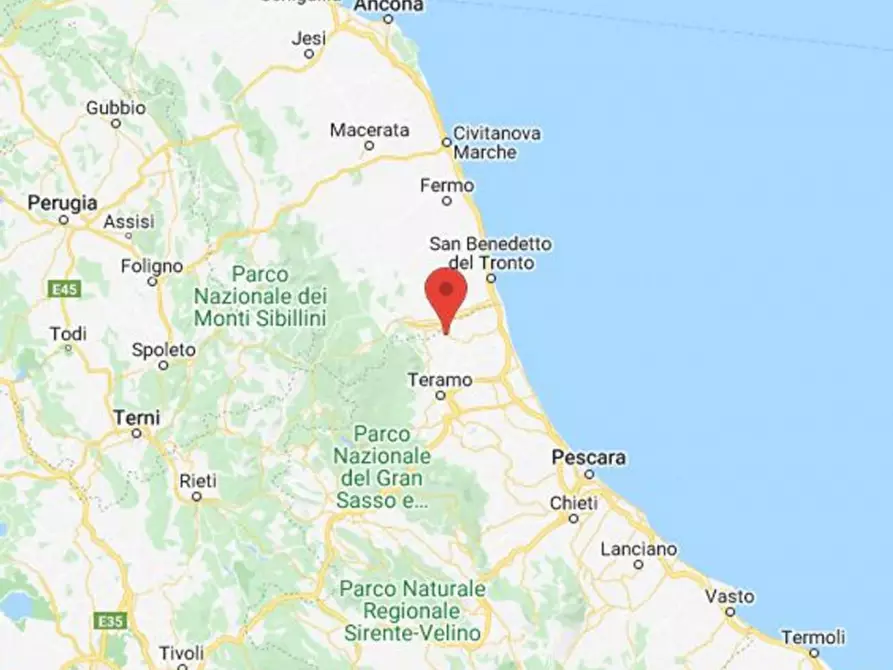 Immagine 19 di Ufficio in vendita  in Via Indipendenza, N. 47 a Sant'egidio Alla Vibrata