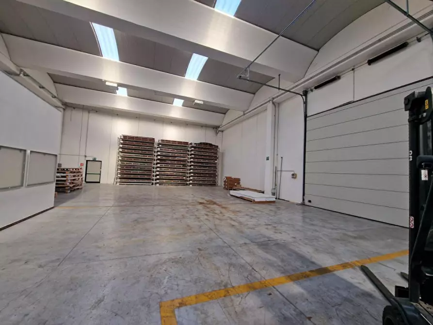 Immagine 8 di Ufficio in vendita  in Via dell'Industria, 62017 Porto Recanati MC, Italia a Porto Recanati