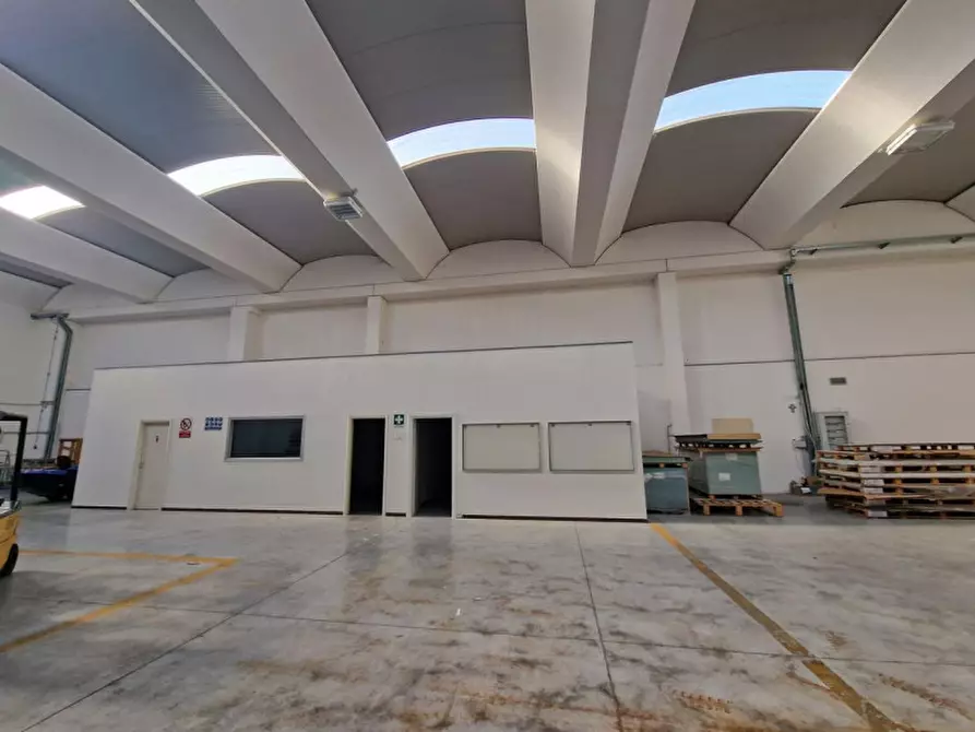 Immagine 10 di Ufficio in vendita  in Via dell'Industria, 62017 Porto Recanati MC, Italia a Porto Recanati