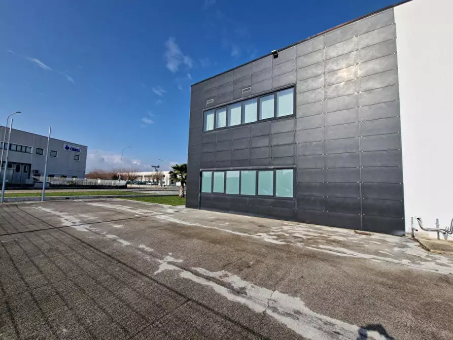 Immagine 19 di Ufficio in vendita  in Via dell'Industria, 62017 Porto Recanati MC, Italia a Porto Recanati