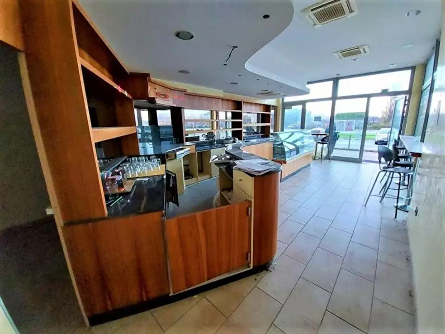 Immagine 7 di Negozio in vendita  in Via Corfù, N. 40 a Cesena