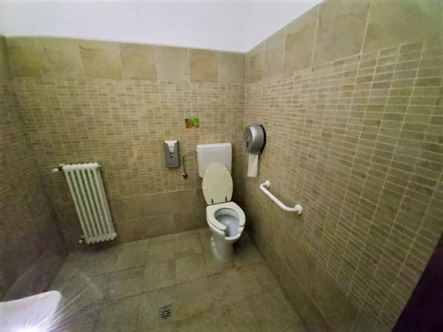 Immagine 8 di Negozio in vendita  in Via Corfù, N. 40 a Cesena