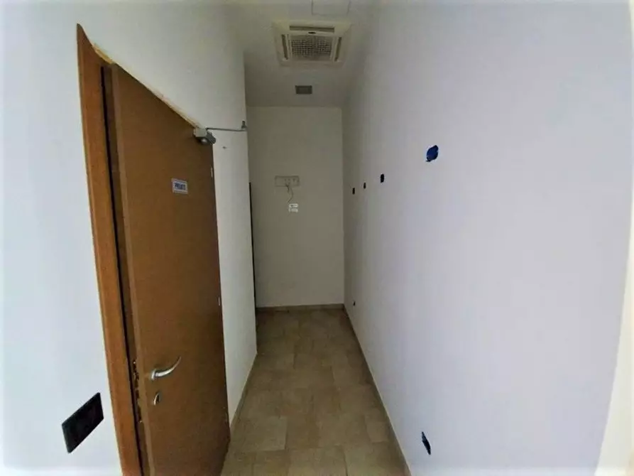 Immagine 9 di Negozio in vendita  in Via Corfù, N. 40 a Cesena
