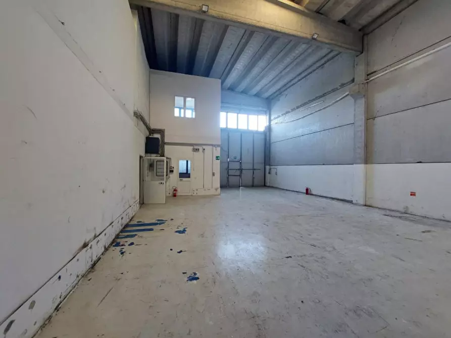 Immagine 1 di Capannone industriale in vendita  in Loc. Cascina Sega, N. 9 a Ozzero