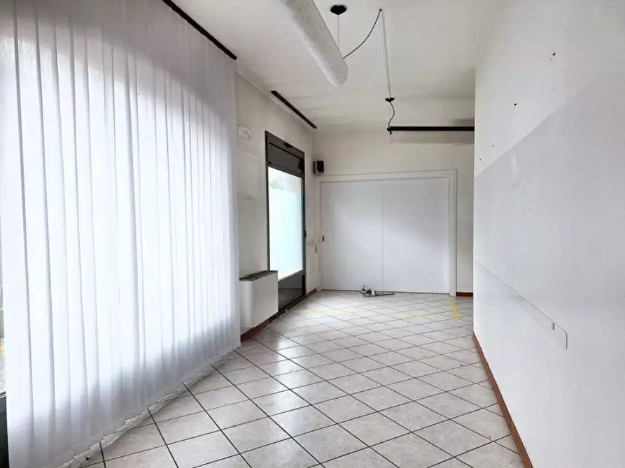 Immagine 2 di Ufficio in vendita  in Viale Venezia Giulia, N. 6 a Cormons