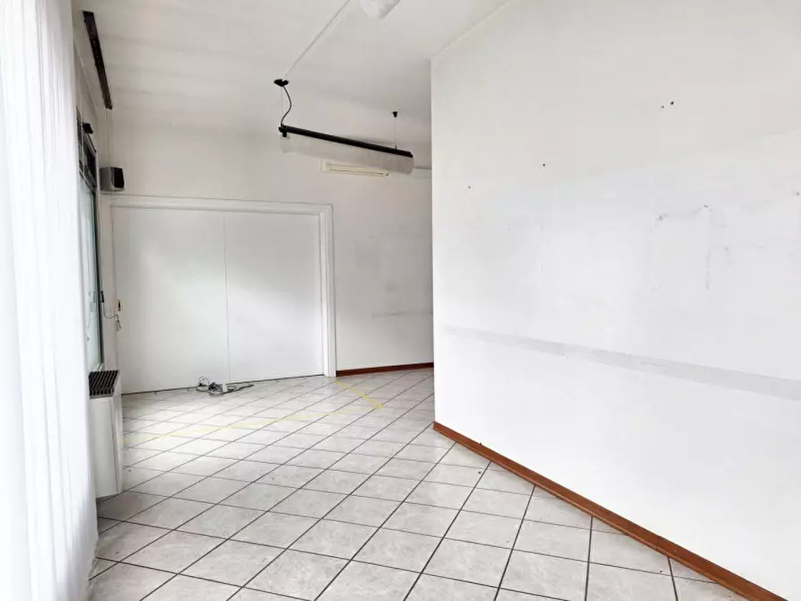 Immagine 3 di Ufficio in vendita  in Viale Venezia Giulia, N. 6 a Cormons