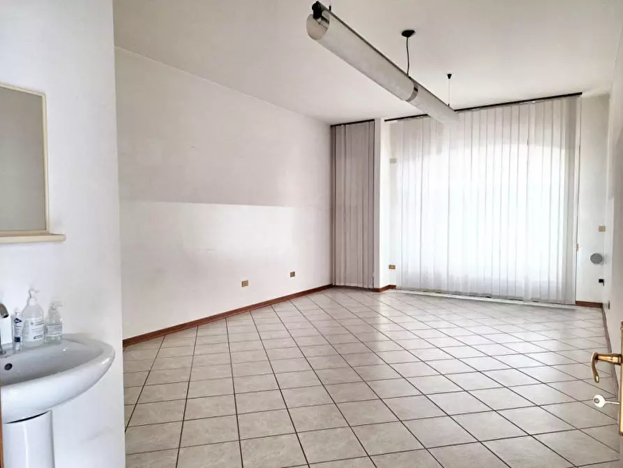 Immagine 6 di Ufficio in vendita  in Viale Venezia Giulia, N. 6 a Cormons