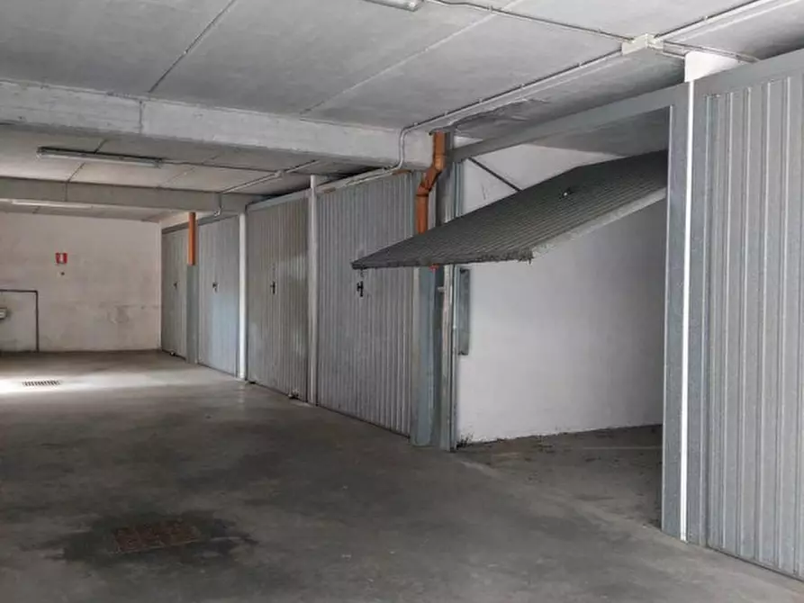 Immagine 4 di Posto auto in vendita  in Via dei Giardinetti, N. 158 a Roma