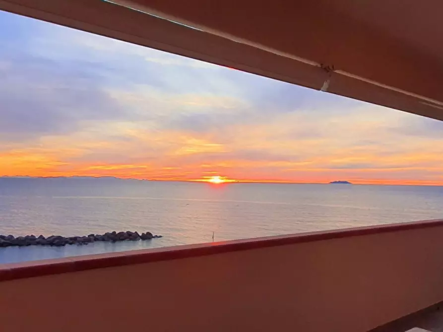 Immagine 1 di Appartamento in vendita  in Via del Littorale, N. 164 a Livorno