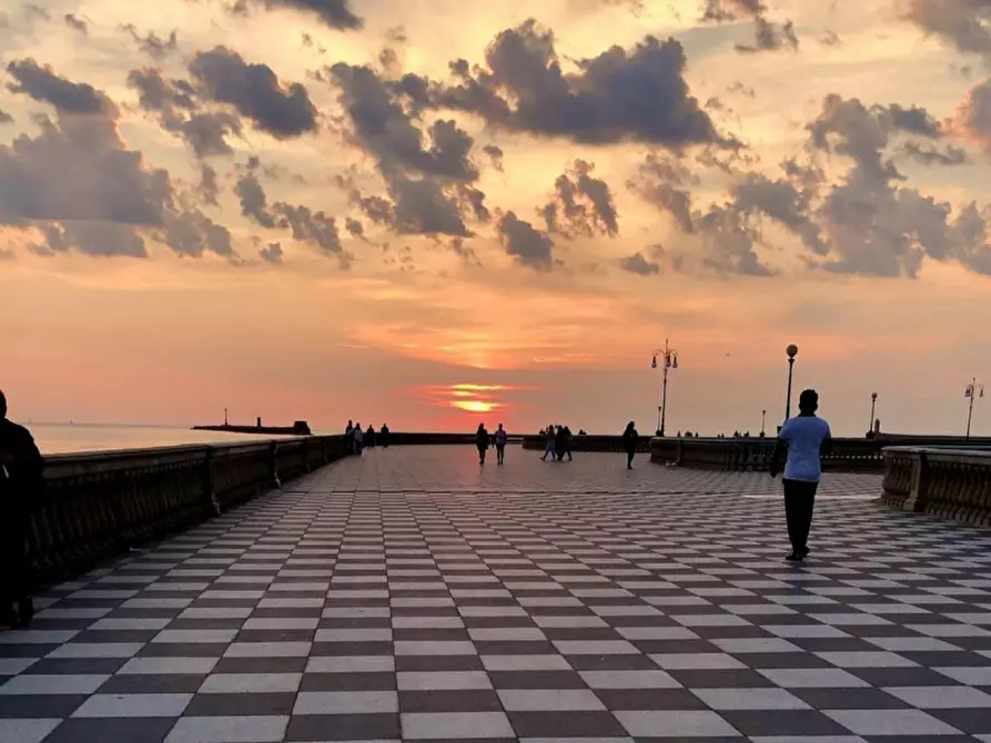 Immagine 27 di Appartamento in vendita  in Via del Littorale, N. 164 a Livorno