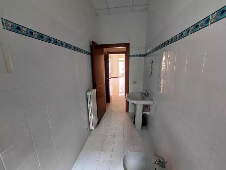 Immagine 9 di Negozio in vendita  in Piazza Pezzana, 43036 Fidenza PR, Italia a Fidenza