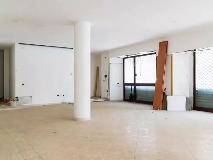 Immagine 2 di Negozio in vendita  in Via Quattro Novembre, N. 24 a Sassari