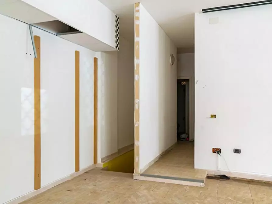 Immagine 3 di Negozio in vendita  in Via Quattro Novembre, N. 24 a Sassari