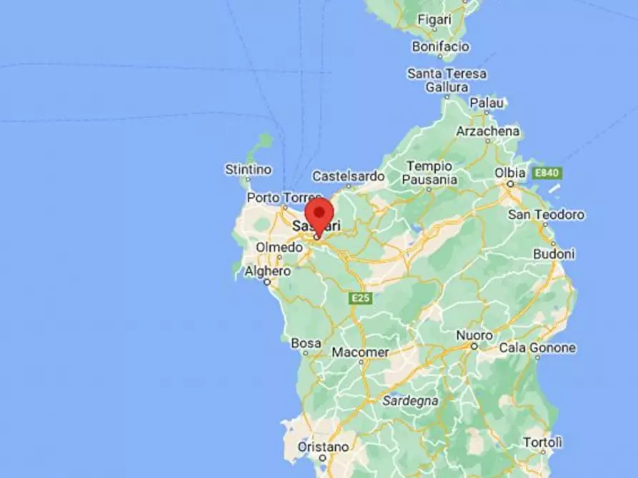 Immagine 8 di Negozio in vendita  in Via Quattro Novembre, N. 24 a Sassari