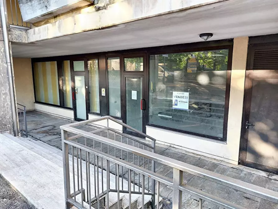 Immagine 1 di Negozio in vendita  in Via Magenta, N. 50 a Varese