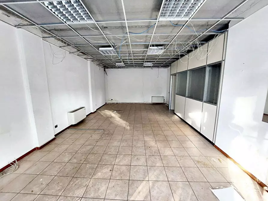 Immagine 11 di Negozio in vendita  in Via Magenta, N. 50 a Varese