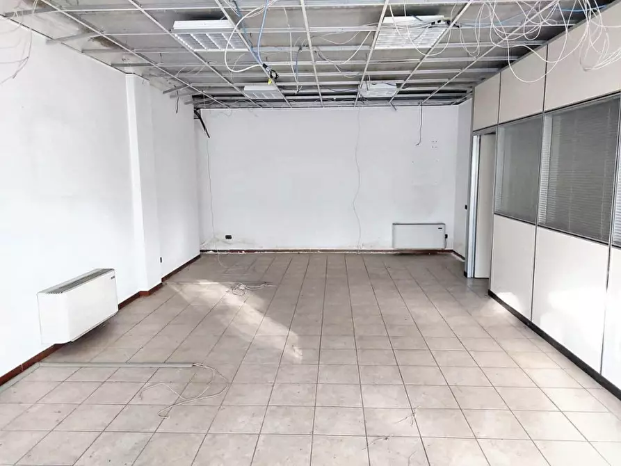 Immagine 12 di Negozio in vendita  in Via Magenta, N. 50 a Varese