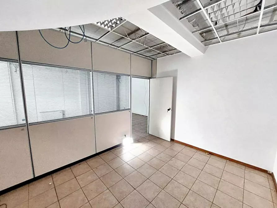 Immagine 13 di Negozio in vendita  in Via Magenta, N. 50 a Varese