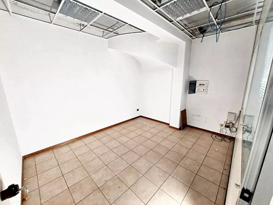 Immagine 15 di Negozio in vendita  in Via Magenta, N. 50 a Varese