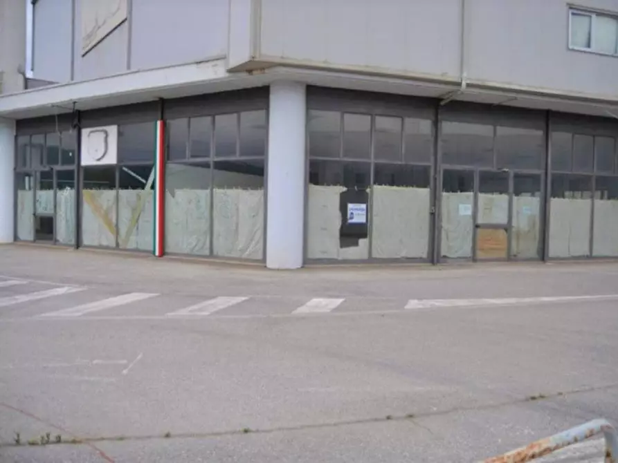 Immagine 3 di Attività commerciale in vendita  in Via Zona Industriale, N. snc a Tito