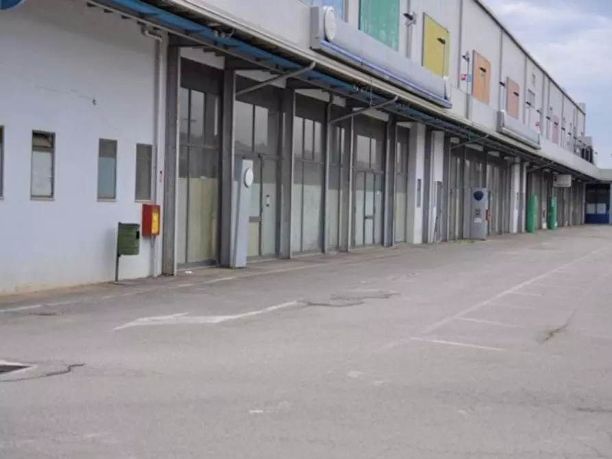 Immagine 4 di Attività commerciale in vendita  in Via Zona Industriale, N. snc a Tito