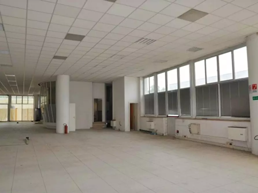 Immagine 5 di Attività commerciale in vendita  in Via Zona Industriale, N. snc a Tito