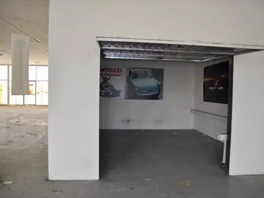 Immagine 13 di Attività commerciale in vendita  in Via Zona Industriale, N. snc a Tito