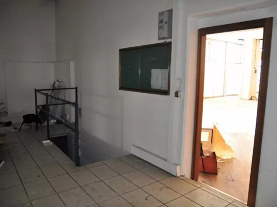 Immagine 14 di Attività commerciale in vendita  in Via Zona Industriale, N. snc a Tito