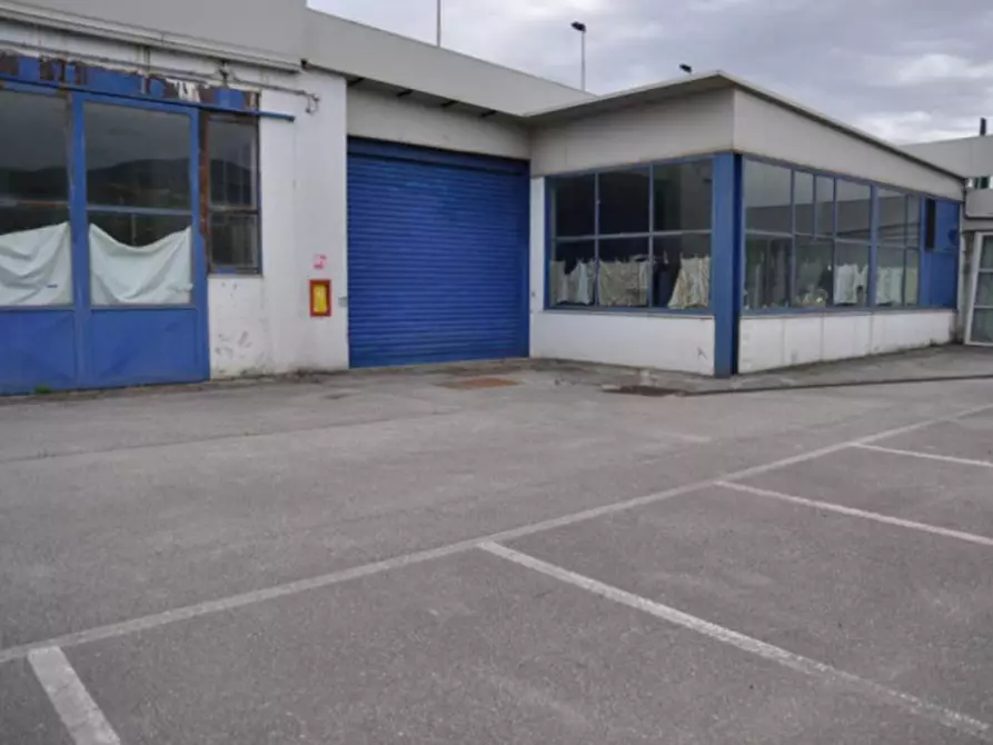 Immagine 15 di Attività commerciale in vendita  in Via Zona Industriale, N. snc a Tito