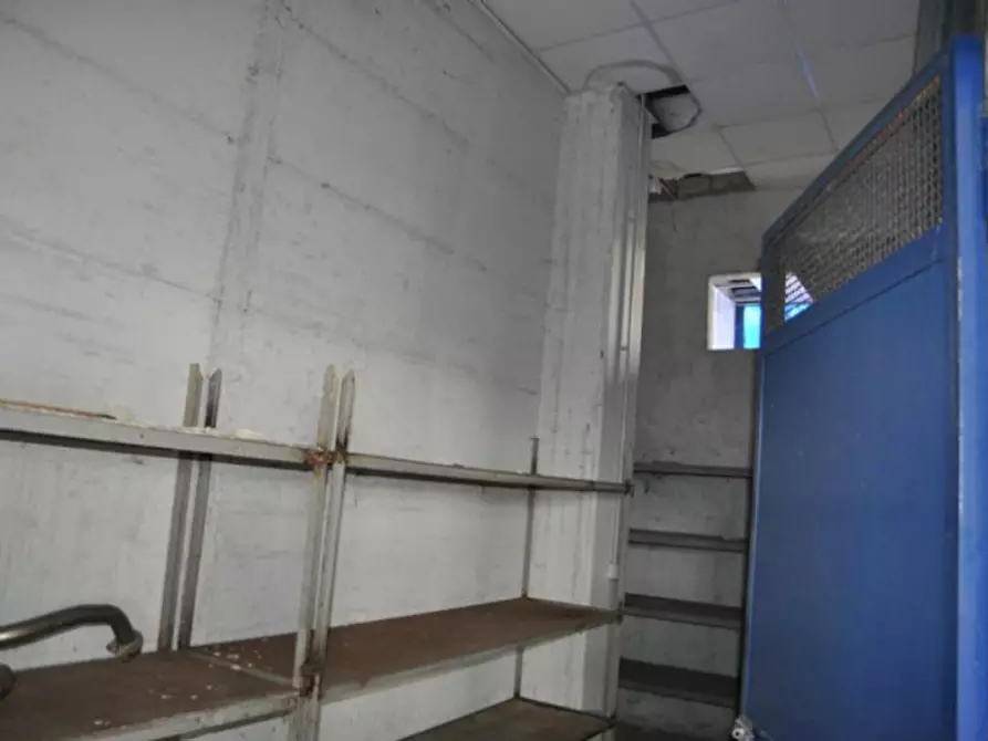 Immagine 19 di Attività commerciale in vendita  in Via Zona Industriale, N. snc a Tito