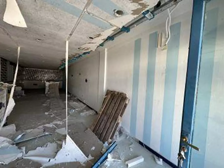 Immagine 4 di Negozio in vendita  in Località porto - Il Chiosco n° 5, N. snc a Santa Teresa Gallura