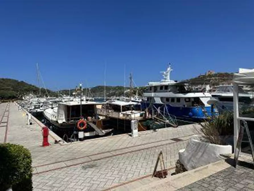 Immagine 10 di Negozio in vendita  in Località porto - Il Chiosco n° 5, N. snc a Santa Teresa Gallura