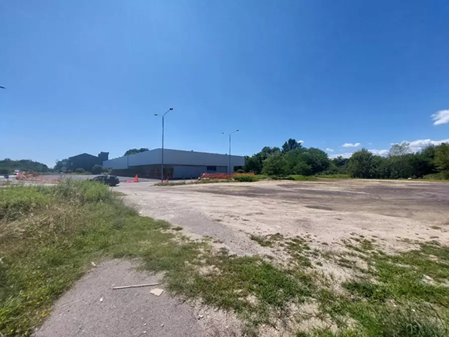 Immagine 17 di Terreno in vendita  in Zona produttiva a Fontaneto D'agogna