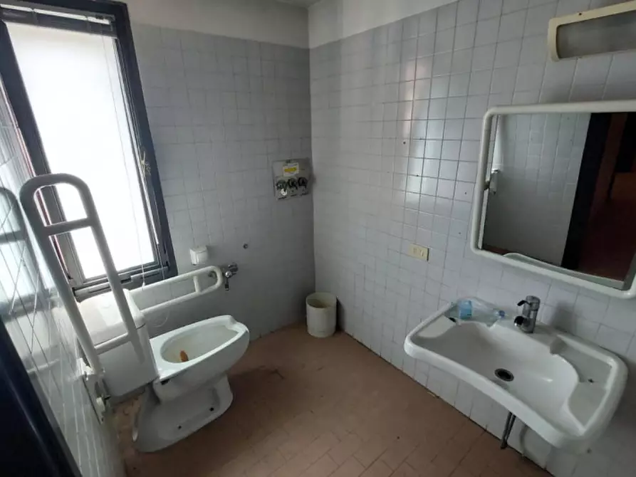 Immagine 13 di Ufficio in vendita  in Piazzale Tomaso Barbieri, 29, 43125 Parma PR, Italia a Parma